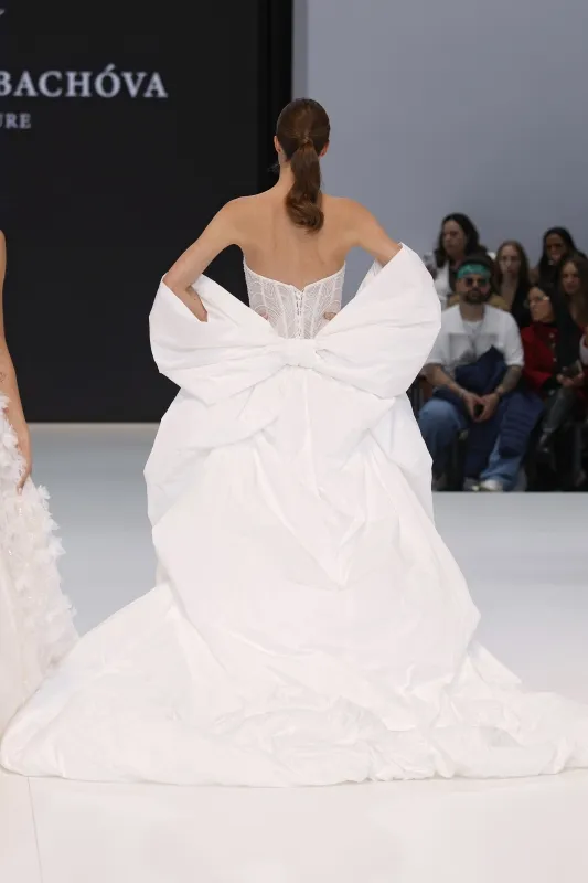Yuliia Lobachova Couture 2026 bridal | Photo: Courtesy of Barcelona Bridal Fashion Week