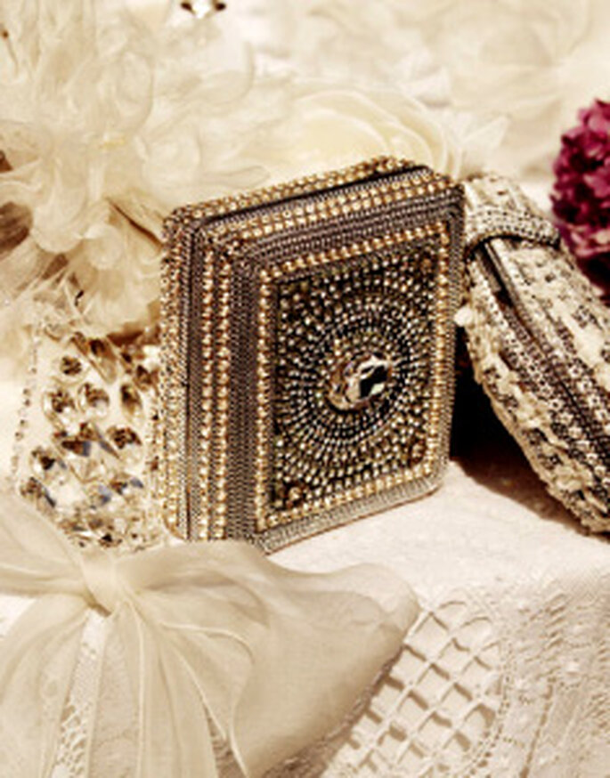 Acessórios Pronovias – Clutch decorada com jóias