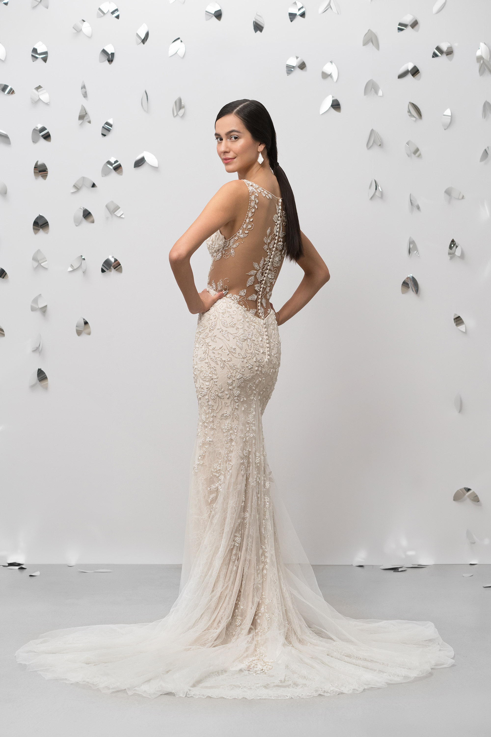 Style 99013. Credits: Justin Alexander Signature.