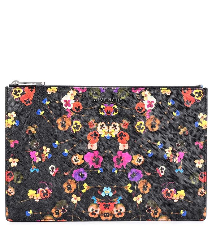 Clutch estampada - Givenchy (340 €)