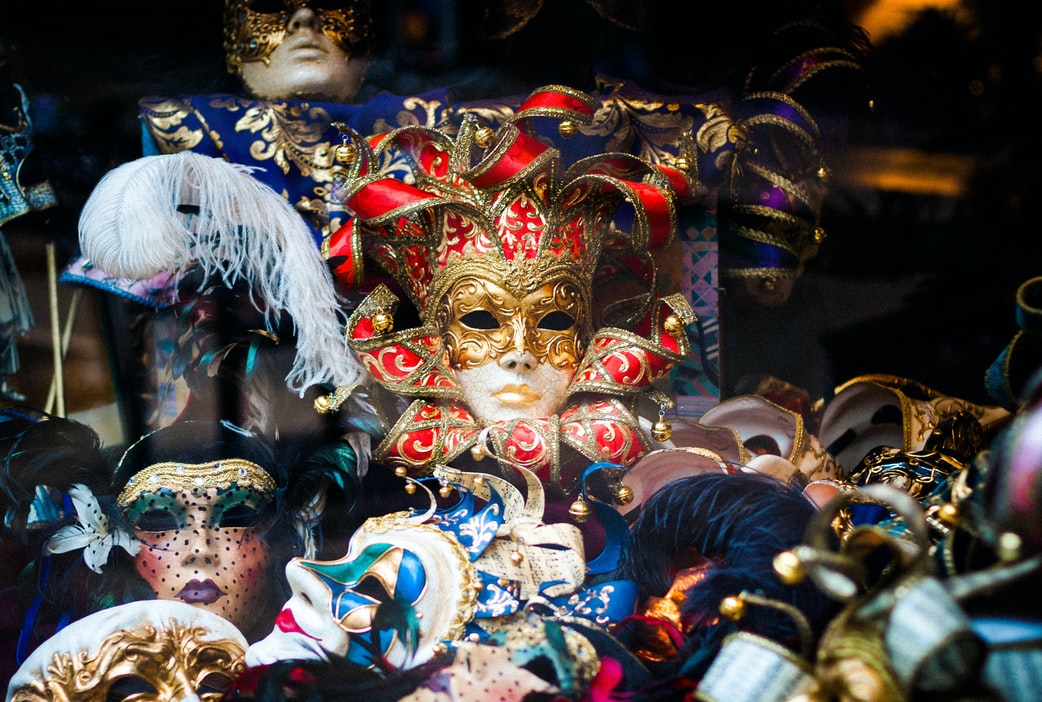 baile de máscaras num casamento