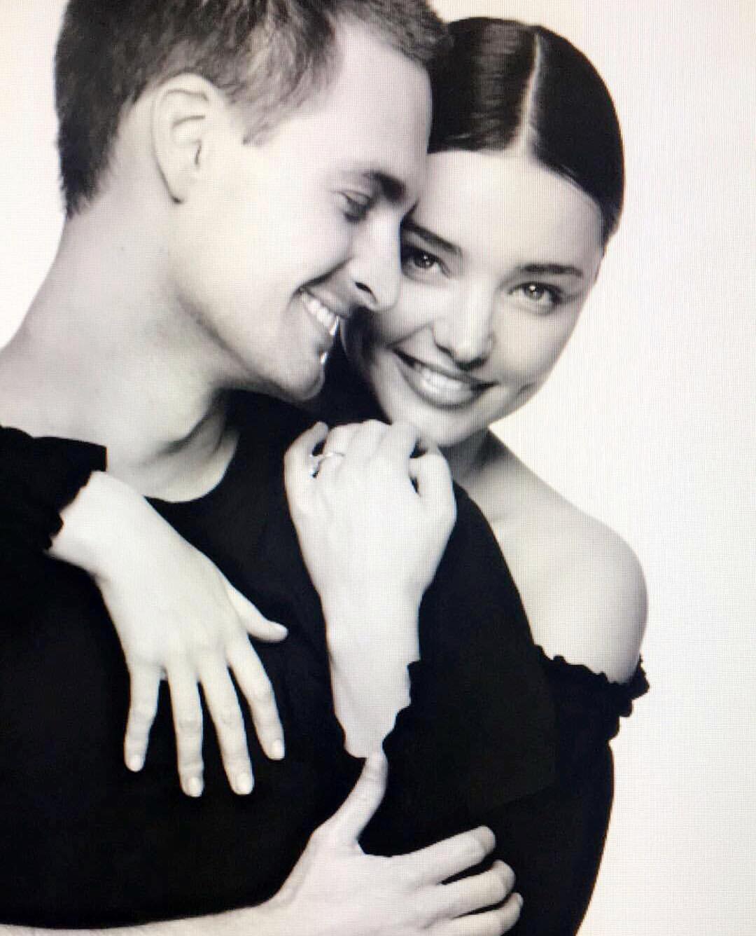 Miranda Kerr e o fundador do Snapchat, Evan Spiegel, deram as boas-vindas ao seu primeiro filho em comum em maio. | Foto via Instagram @mirandakerr