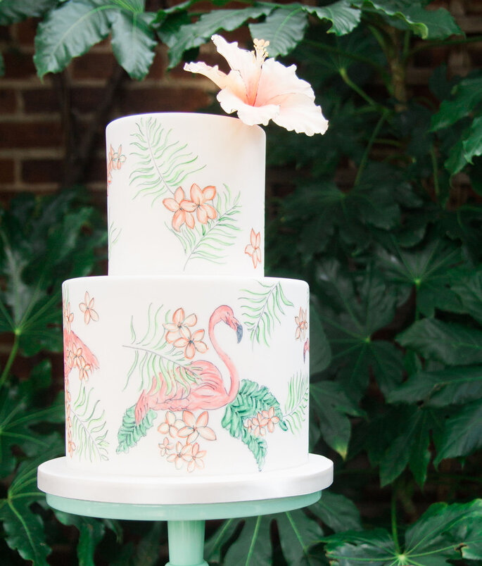 Inspiração para bolos de casamento de 2 andares | Créditos: Xander and Thea Photography