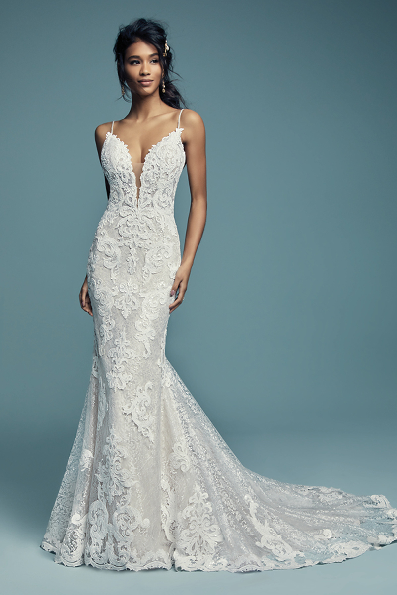 <a href="https://www.maggiesottero.com/maggie-sottero/tuscany-lynette/11514">Maggie Sottero</a>
Maravilhosos pormenores de renda dão um toque especial a este vestido de noiva extremamente romântico, constituído por tule. Terminado com botões cobertos sobre um fecho.