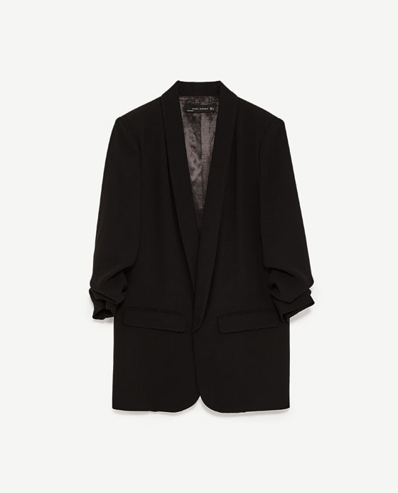 Blazer crepé da Zara (59,99 euros)