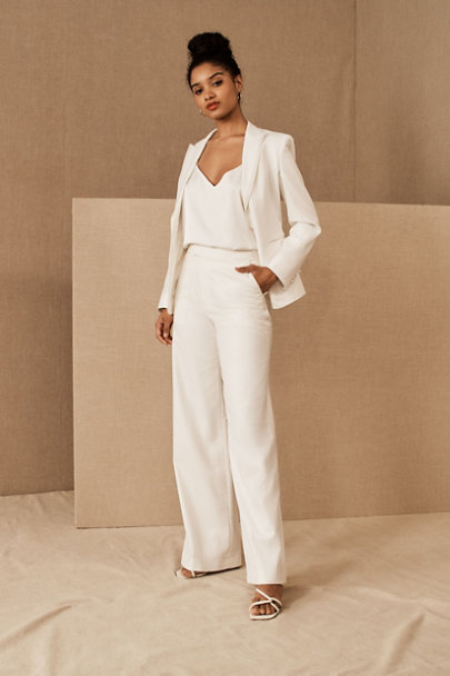 Créditos: BHLDN, The Tailory New York x BHLDN Joanie Suit Jacket &amp; Pant