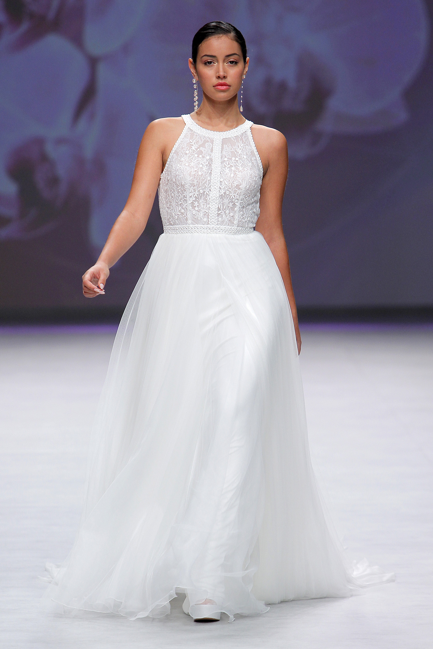 Aire Barcelona. Credits: Valmont Barcelona Bridal Fashion Week