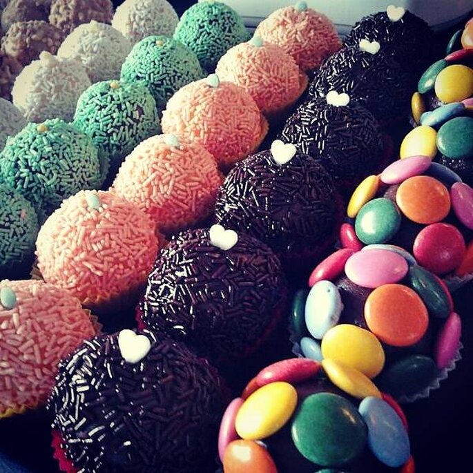 Brigadeiros com pintarolas. Foto Brigadoce