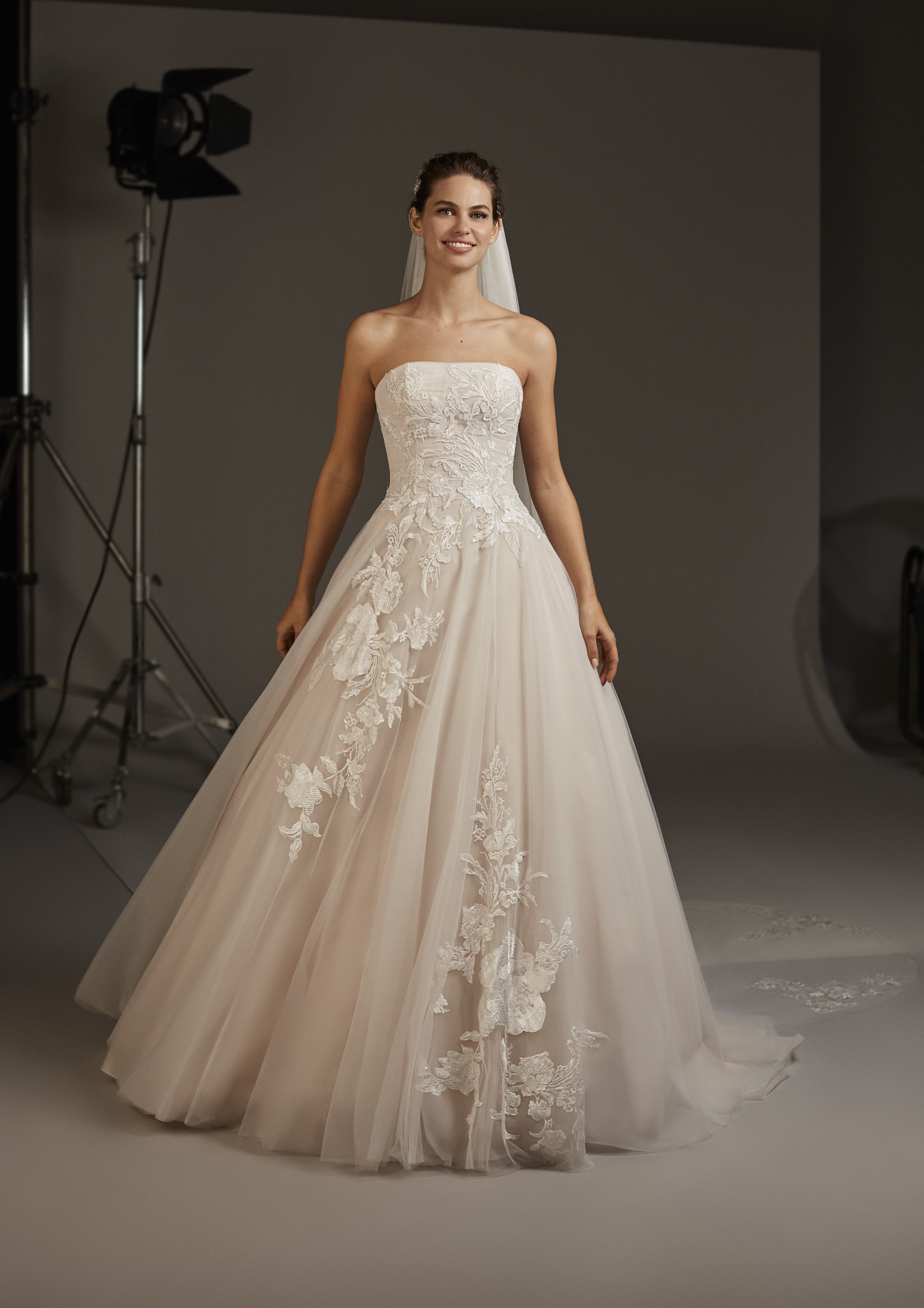 Lynx, Cruise Collection Pronovias 2020