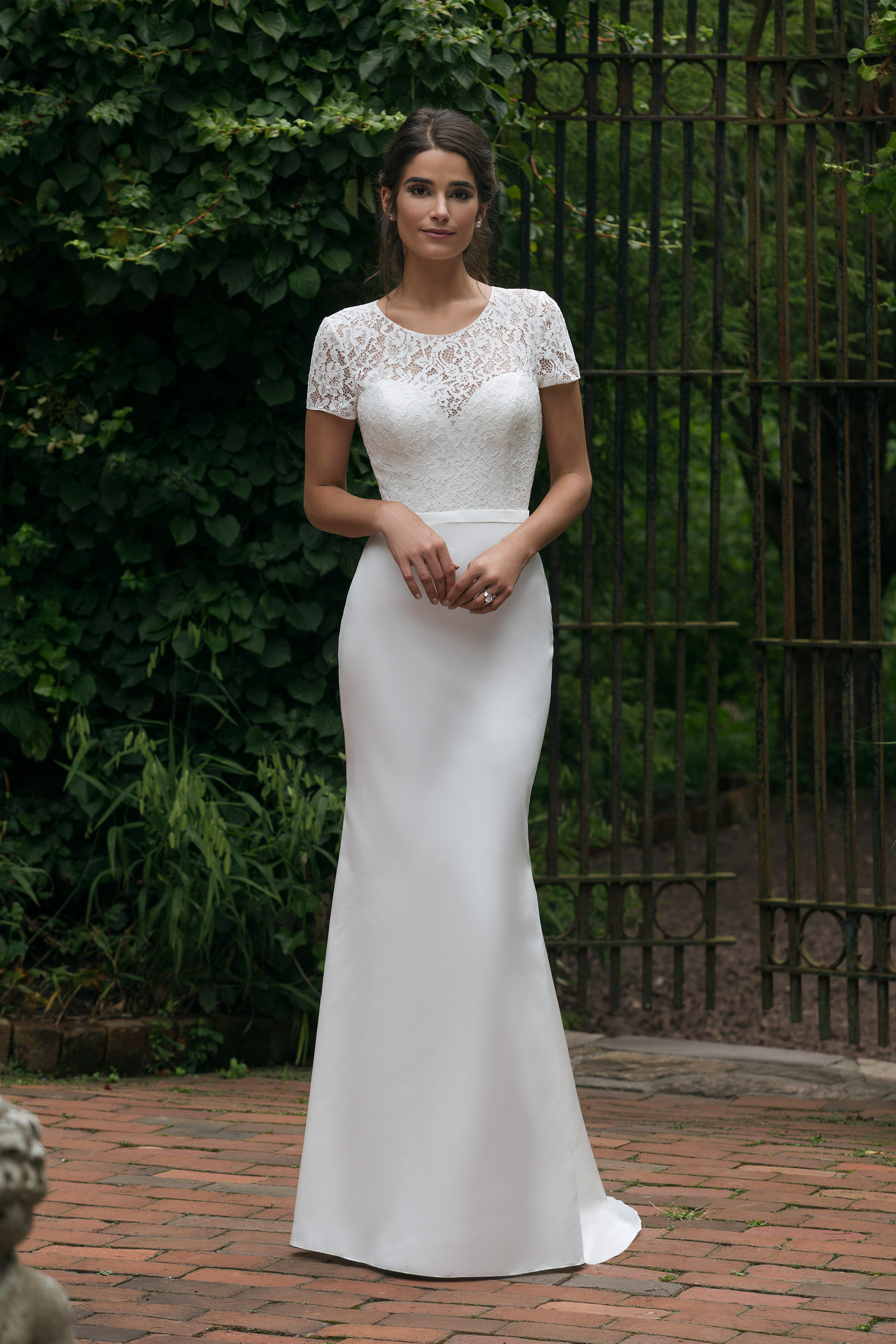 Style 44040D. Credits: Justin Alexander Sincerity.