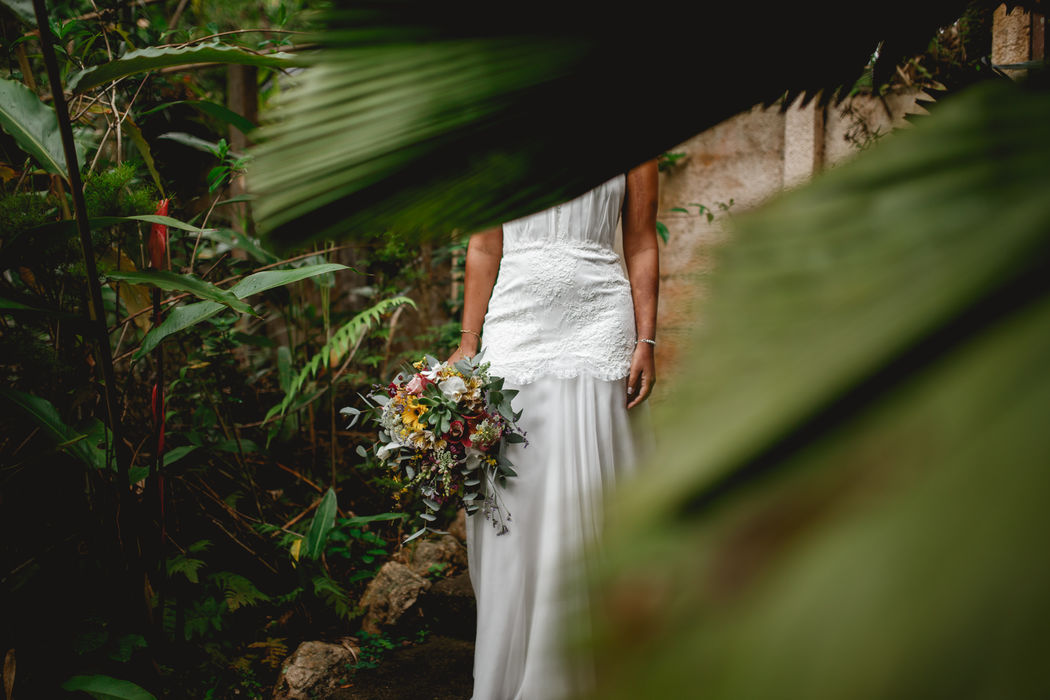 festa de casamento em torno fogueira com sparkles casamento boho alternativo