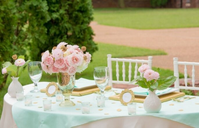 Romántica decoración de boda en colores menta, rosa y dorado - Foto Twila's Photography