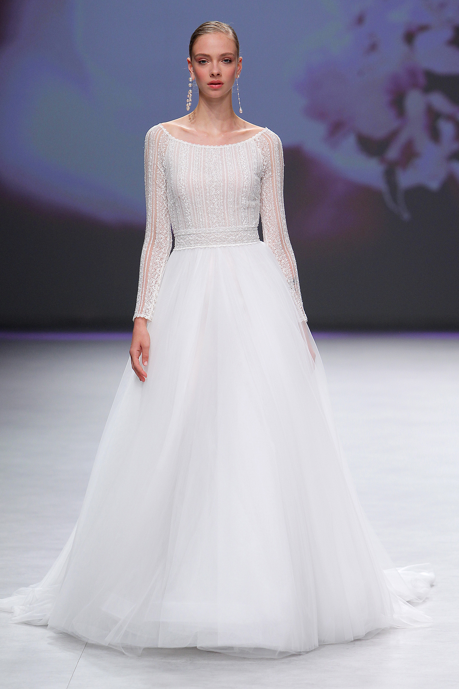 Aire Barcelona. Credits: Valmont Barcelona Bridal Fashion Week