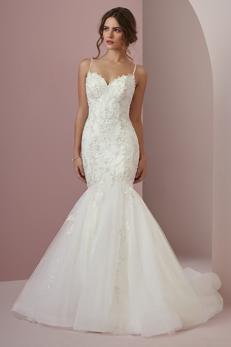 <a href="https://www.maggiesottero.com/rebecca-ingram/claire/11585" target="_blank">Rebecca Ingram</a>