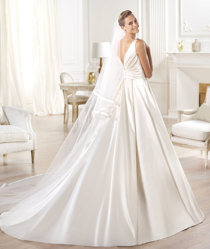 <a href="http://zankyou.9nl.de/n3ig" target="_blank"> Faça a sua marcação para experimentar este vestido! </a>