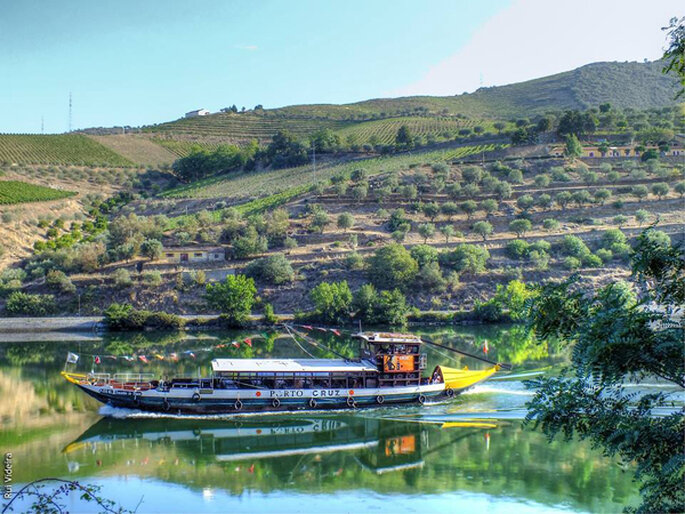 Faça a festa num barco rabelo com o Douro como testemunha. Foto Douro Acima