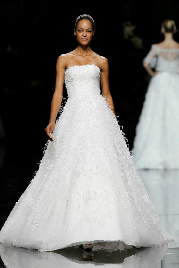 <a href="http://zankyou.9nl.de/nfw4">Peça a sua marcação para provar a nova Colecção Pronovias 2015.</a>