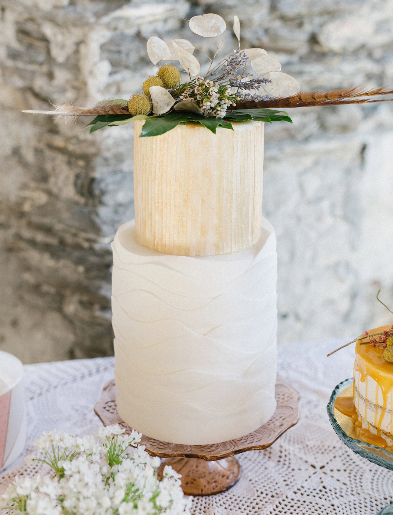 Inspiração para bolos de casamento de 2 andares | Créditos: Irene Fucci