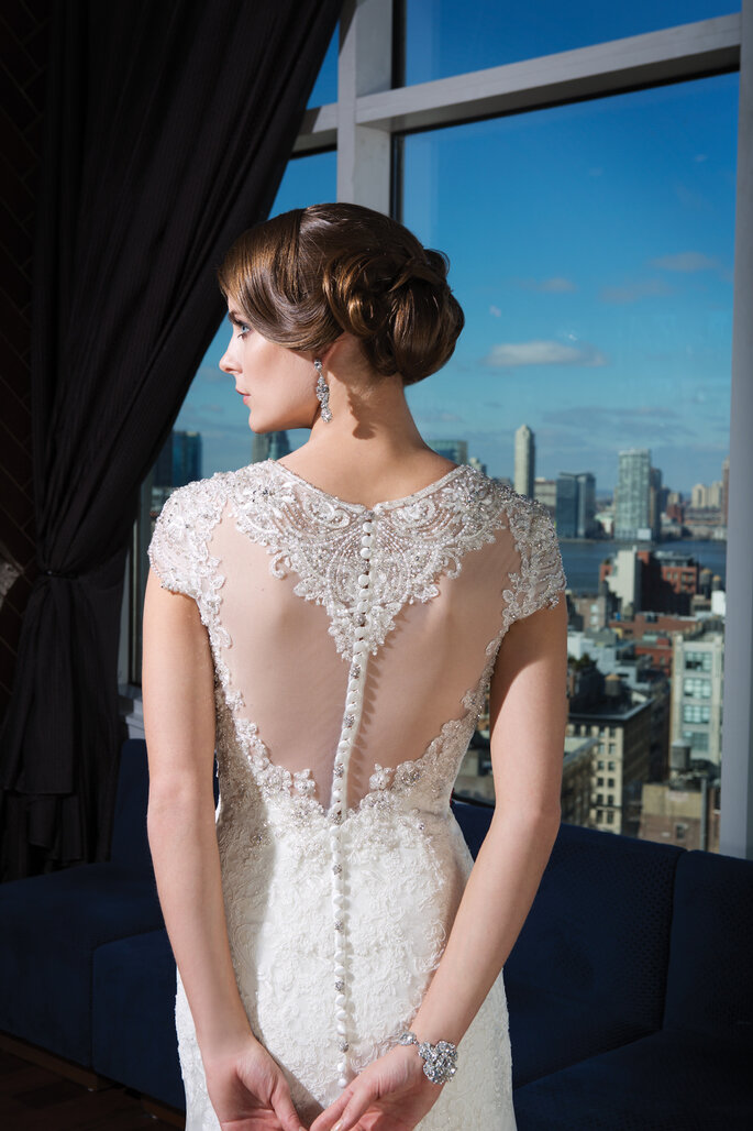 Photo: <a href="http://www.justinalexanderbridal.com/?utm_source=Zankyou&utm_medium=website%20takeover&utm_campaign=Zankyou%20week%20takeover" target="_blank">Justin Alexander</a>