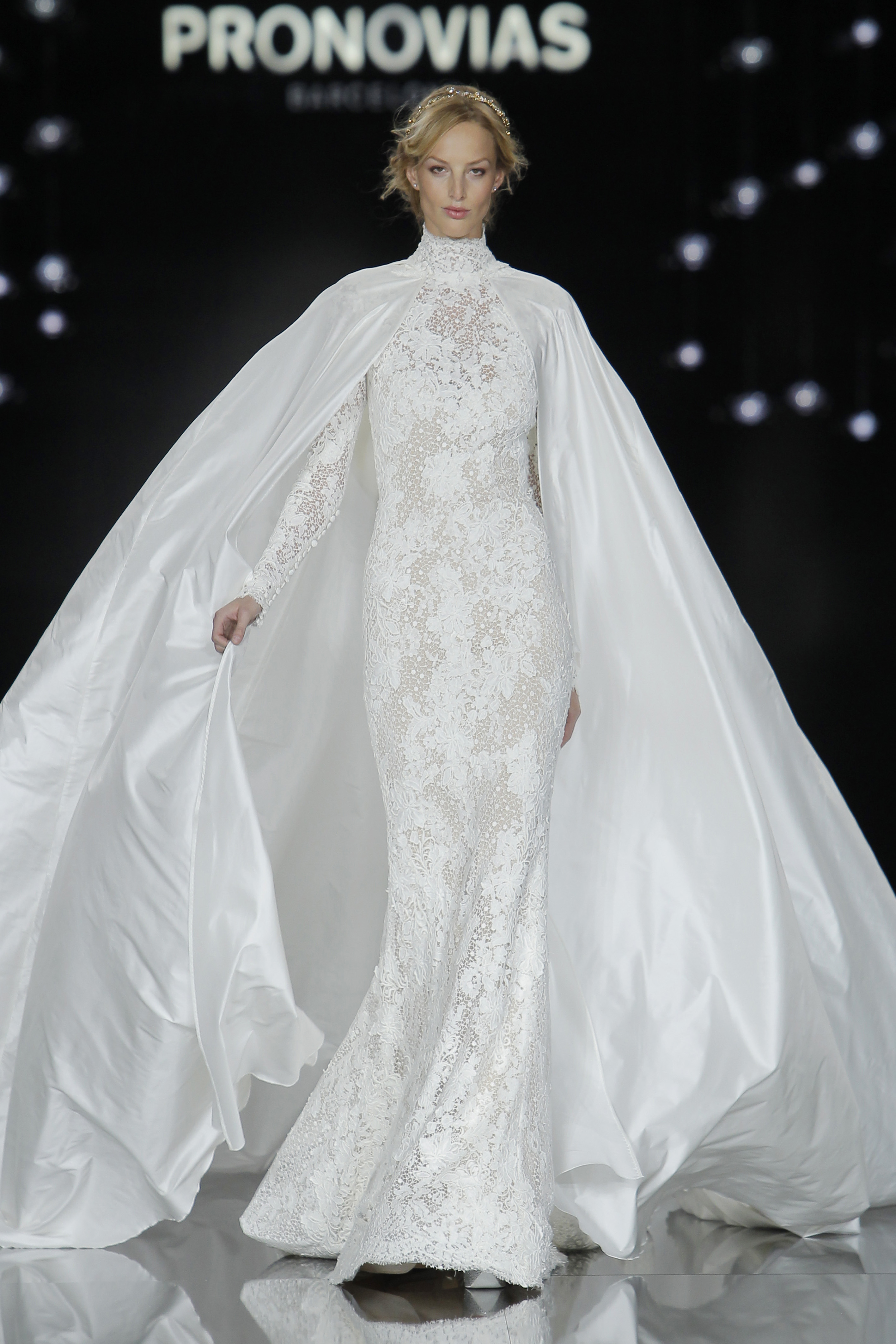 Credits: Barcelona Bridal Fashion Week
<a href="http://zankyou.9nl.de/n3ig" target="_blank"> Faça a sua marcação para experimentar este vestido! </a>