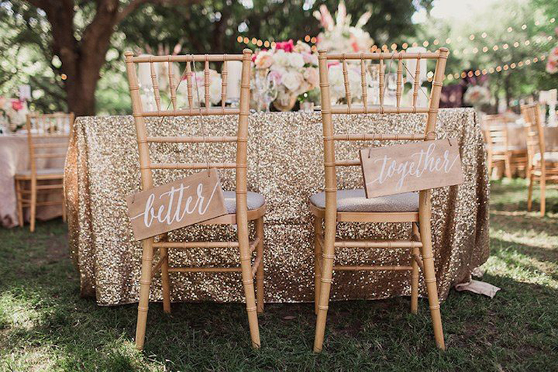 Cadeiras de casamento.