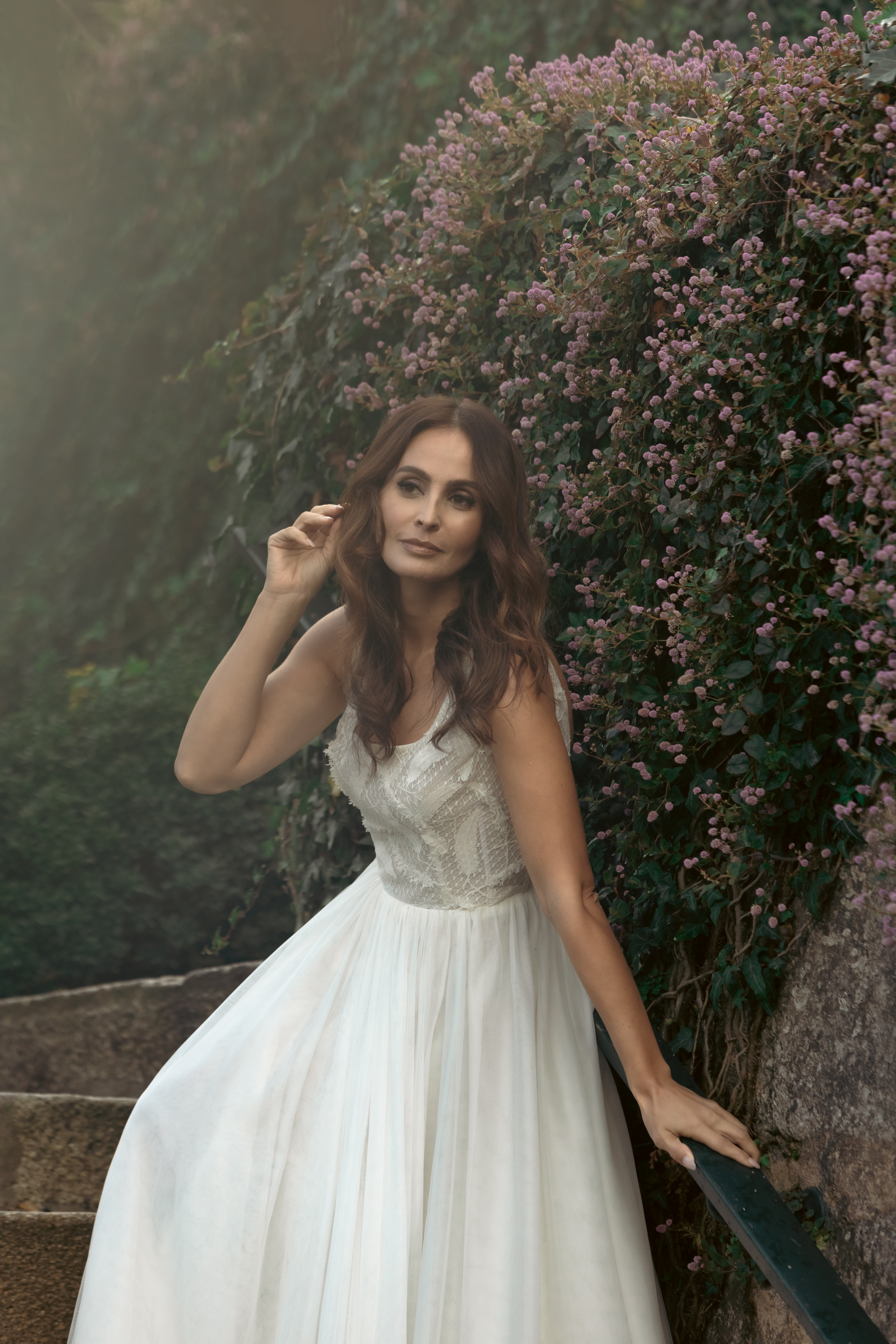 Vídeo: @ricardolacal from @lacal.weddings Make Up | Cabelos @dianapereiraatelier  Foto: @jose_ferreira_photo from @you_and_me_wedding_photography Local: @torre_bella  Modelos: @neneyn_m | @marisasilva.__ Vestido: @giorodriguesoffical 