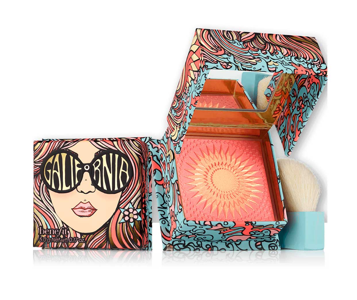 <b><i>Blush</i> Galifornia da Benefit Cosmetics.</b> </i>Blush</i> rosa-durado para aplicar nas maçãs do rosto e dar uma vibe californiana e um ar de muito sol e espírito livre ao seu visual. O <i>design vintage</i> da caixa foi inspirado nas raparigas surfistas da Califórnia dos anos 70. A superfície do pó tem um sol em alto relevo. 