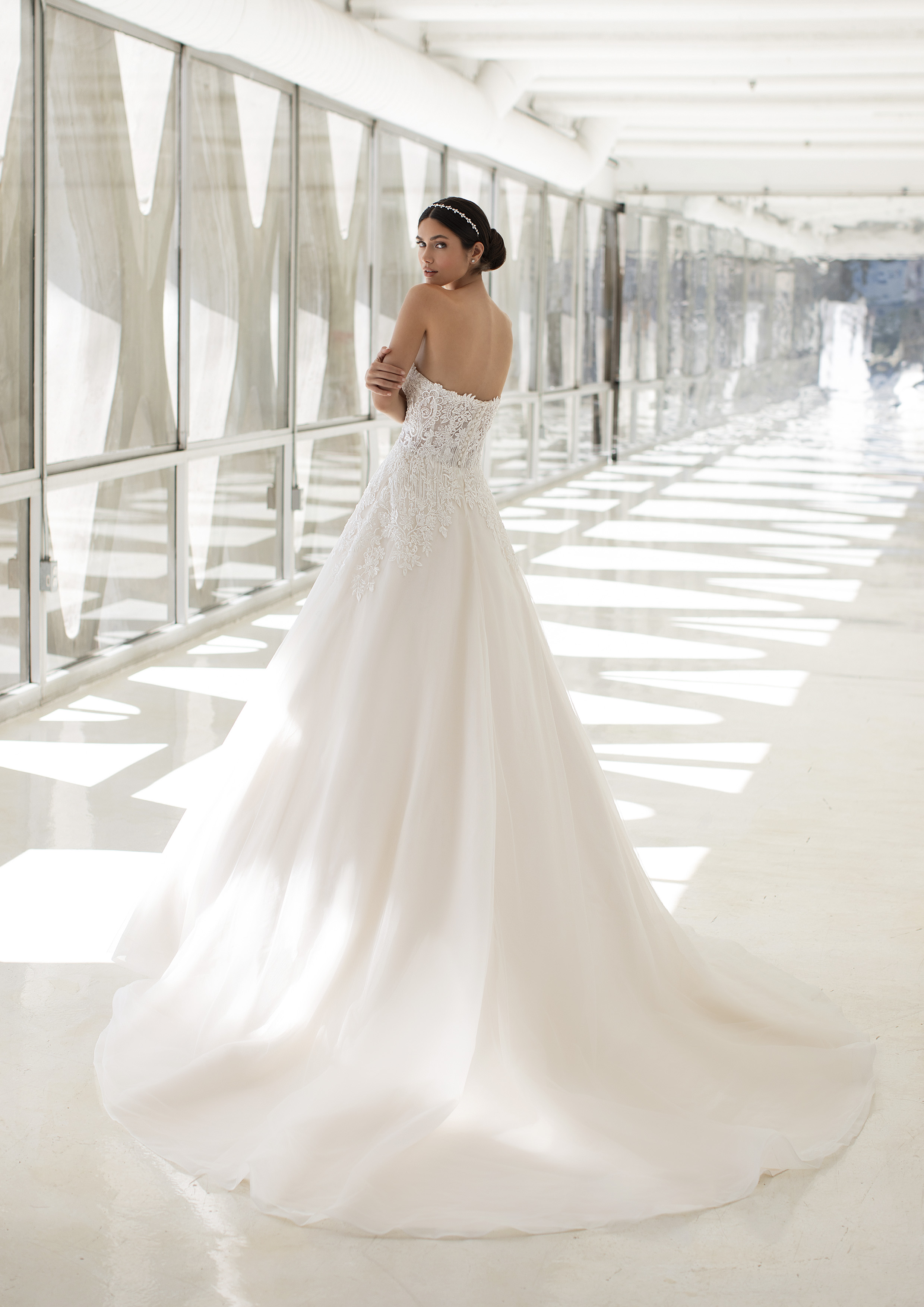 Vestido de noiva modelo Leigh da coleção Pronovias 2021 Cruise Collection