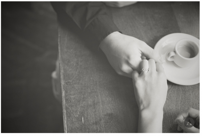 Sessão de fotos pré-casamento para os amantes do café - Foto The Apartment Wedding Photography