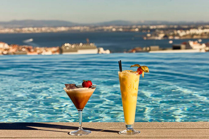 Celebre com um cocktail. Foto Epic Sana Lisboa Hotel