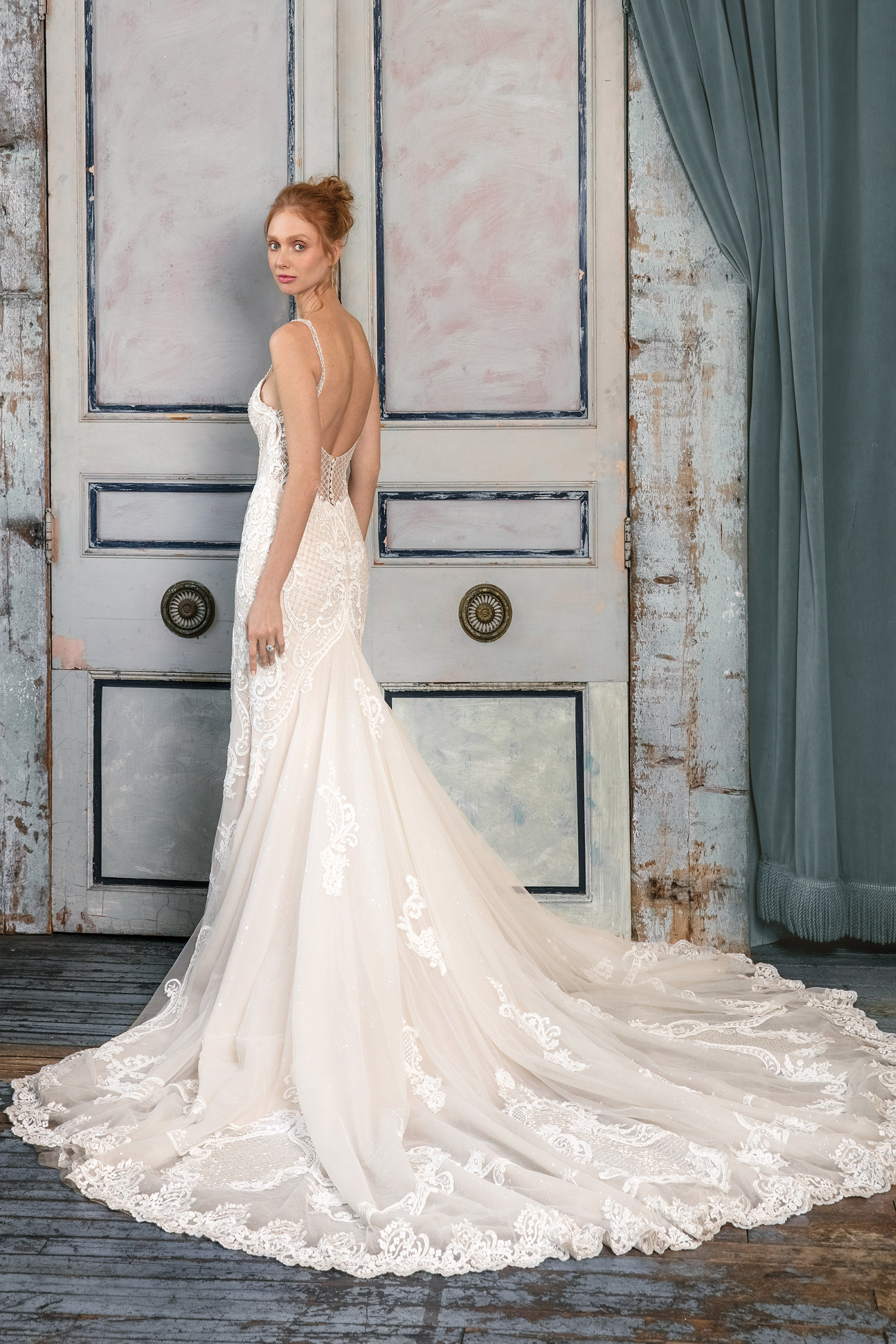 Style 99008. Credits: Justin Alexander Signature.