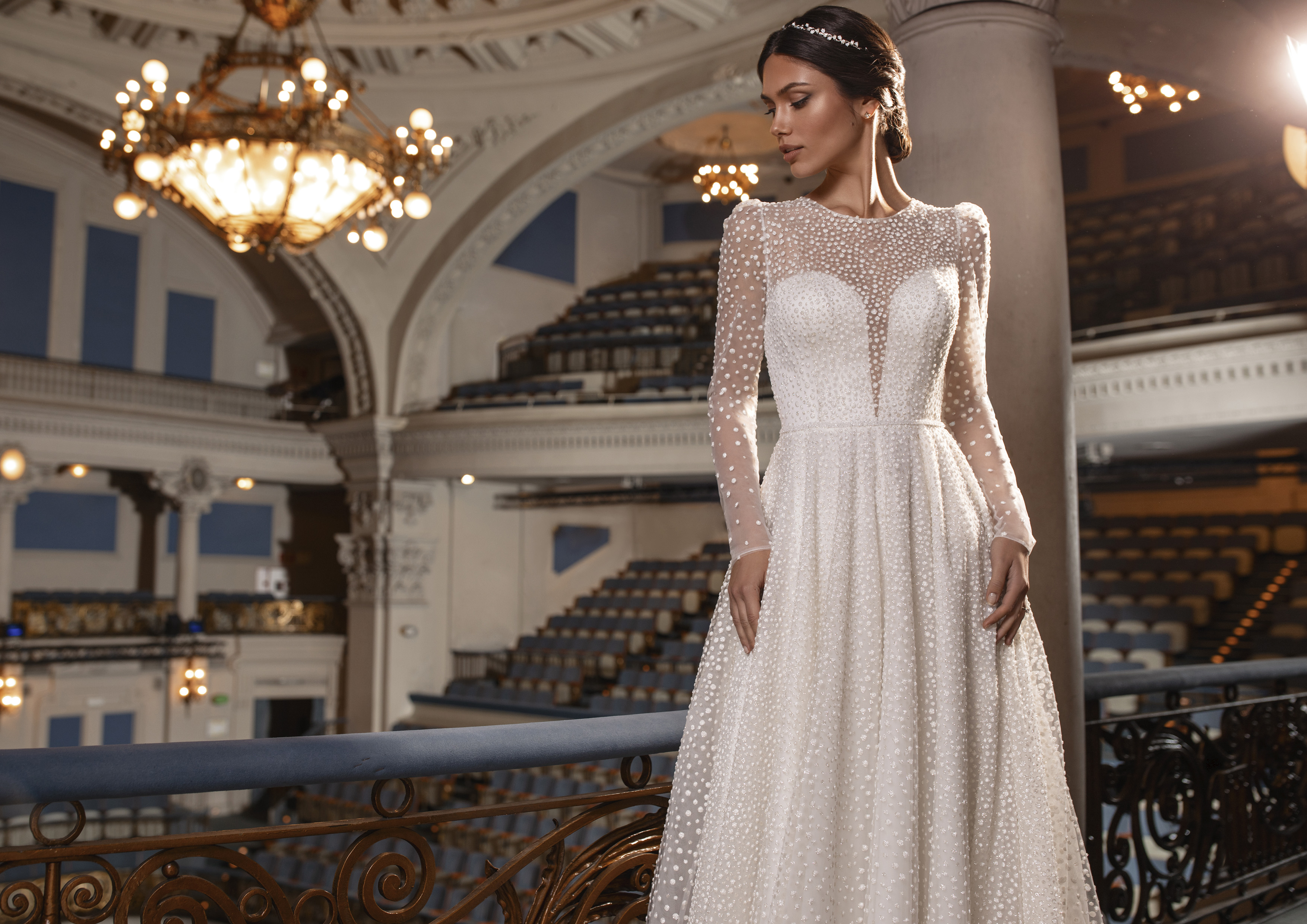 Vestido de noiva corte princesa com fabuloso trabalho de pedraria cosida à mão | Modelo Kent da Pronovias Privée 2021
