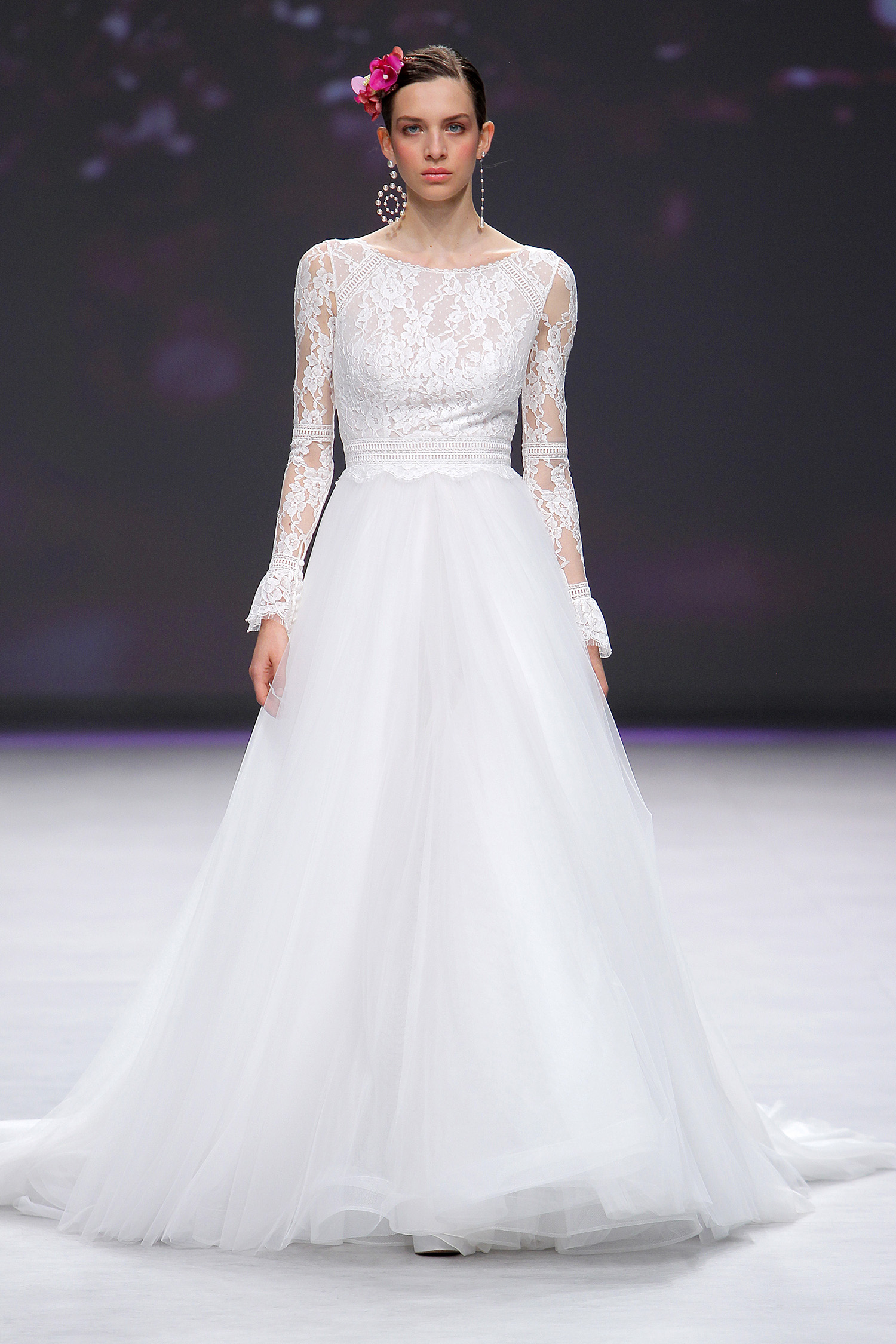 Aire Barcelona. Credits: Valmont Barcelona Bridal Fashion Week