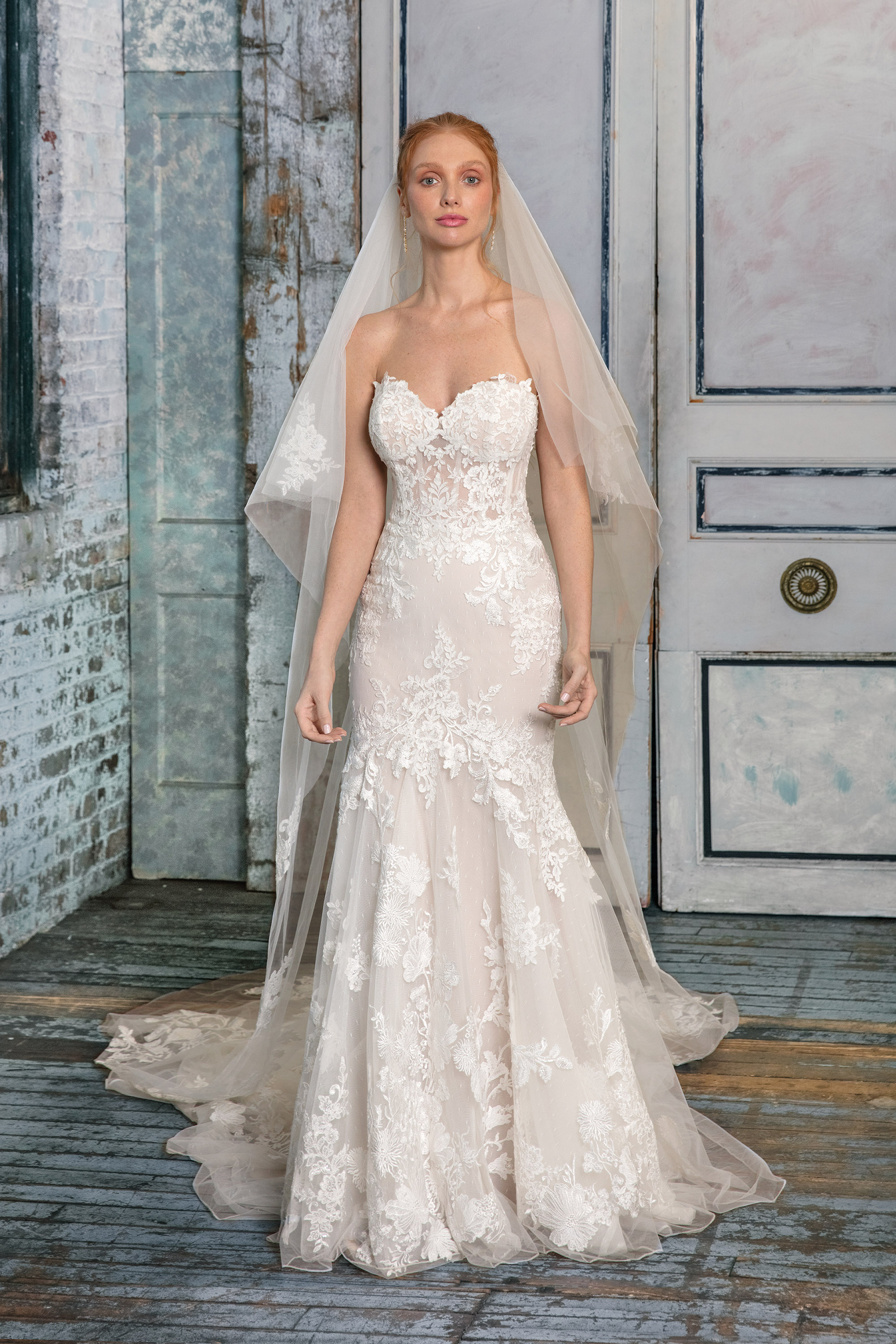 Style 99007. Credits: Justin Alexander Signature.