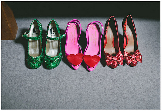 Zapatos personalizados para la novia y toda la corte de honor. Foto: We Heart Pictures Zapatos personalizados para la novia y toda la corte de honor. Foto: We Heart Pictures