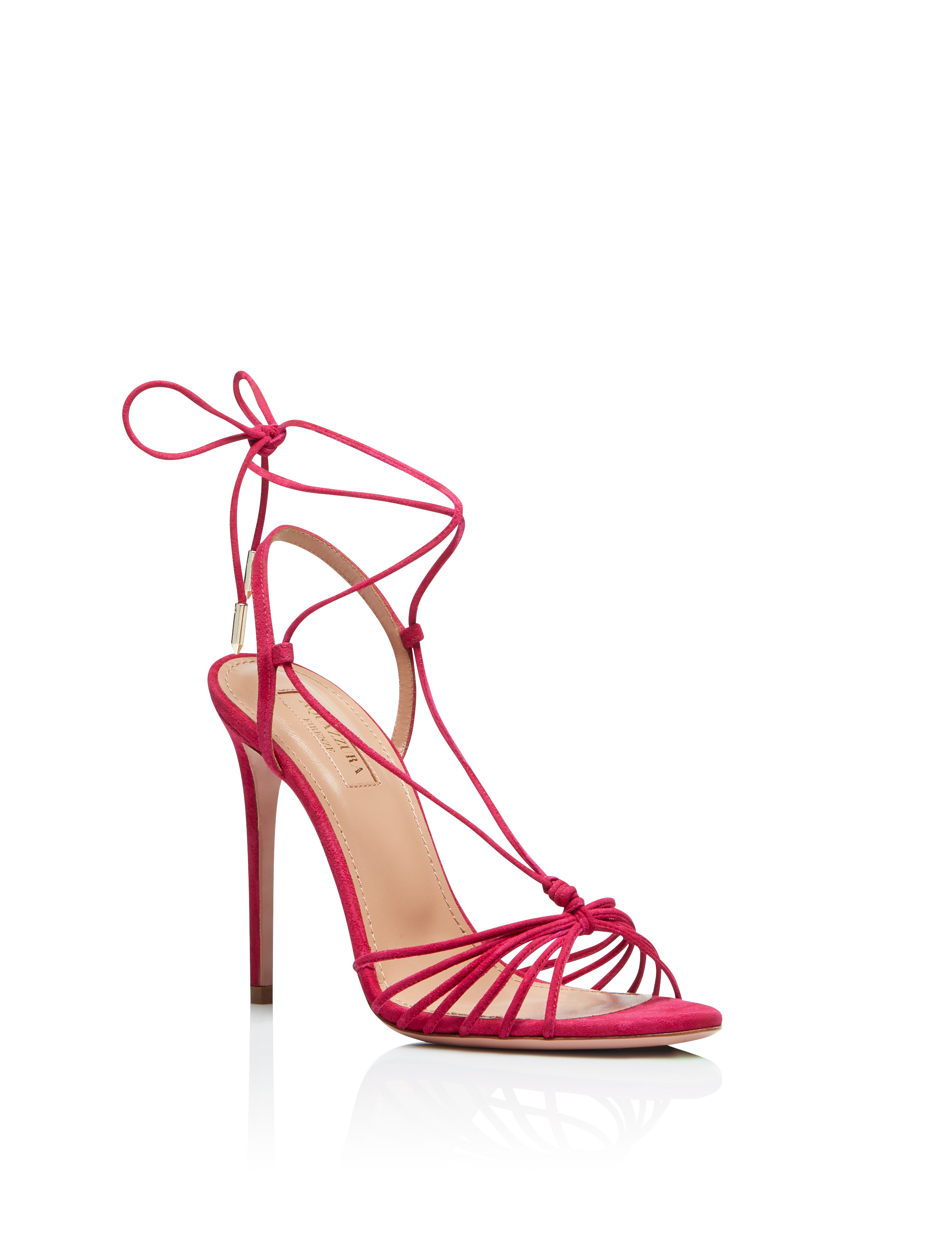 Créditos: Whisper Sandal 105, Aquazzura