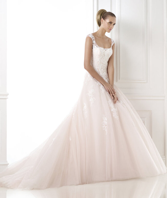 <a href="http://zankyou.9nl.de/n3ig" target="_blank"> Faça a sua marcação para experimentar este vestido! </a>