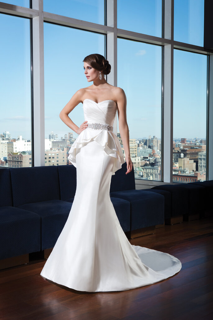 Photo: <a href="http://www.justinalexanderbridal.com/?utm_source=Zankyou&utm_medium=website%20takeover&utm_campaign=Zankyou%20week%20takeover" target="_blank">Justin Alexander</a>