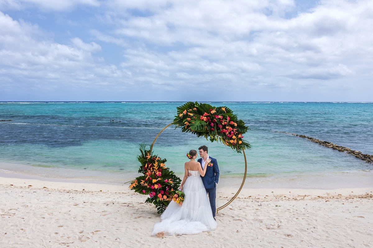 Photography: Sam Sacramento. Wedding Planner: Aonde Casar - Destination Wedding. Venue: Jashita Hotel