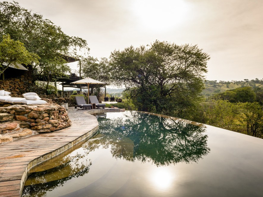 Após o secreto e super romântico casamento italiano, Jessica e Justin embarcaram numa aventura para a Tanzania, África, onde viveram uma louca lua-de-mel. Foto: Singita Faru Faru Lodge