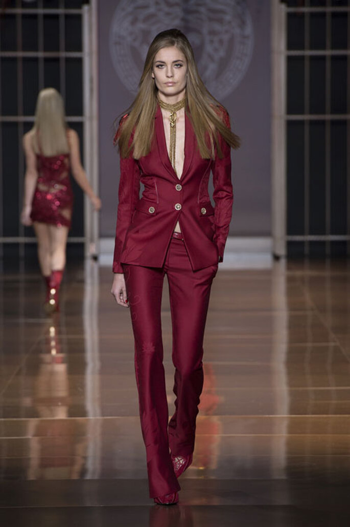 Versace 2015: a elegância na recém-eleita cor.