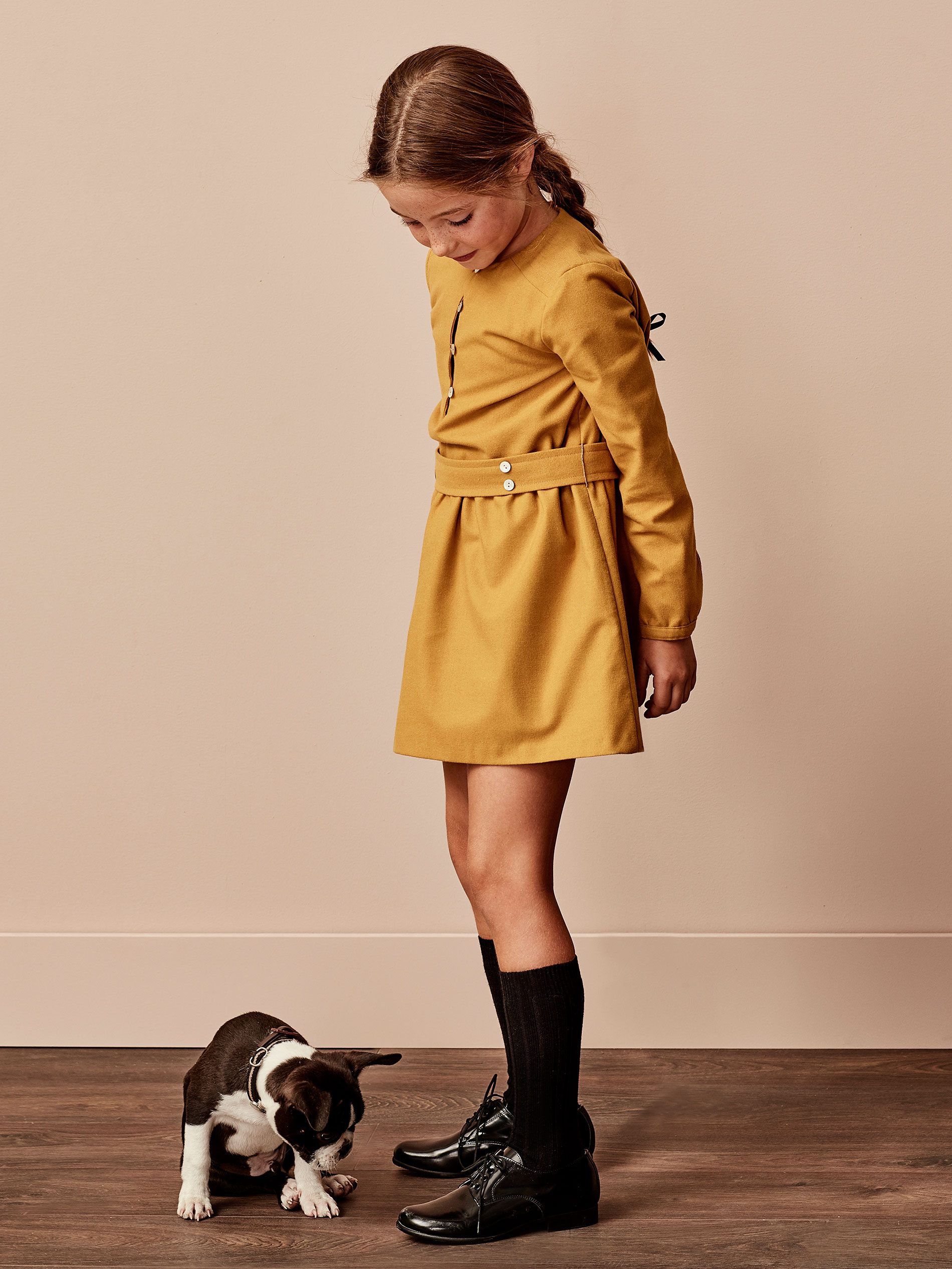 Vestido mostarda. Créditos: Bonnet a Pompon