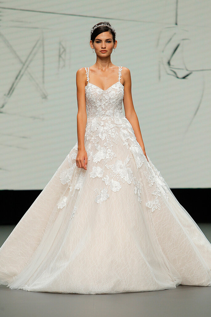 House of St. Patrick 2021 | Créditos: Valmont Barcelona Bridal Fashion Week 2020