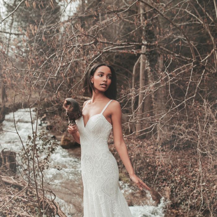 Pocahontas by Allure Bridals | Style: D265 | Créditos: Disney