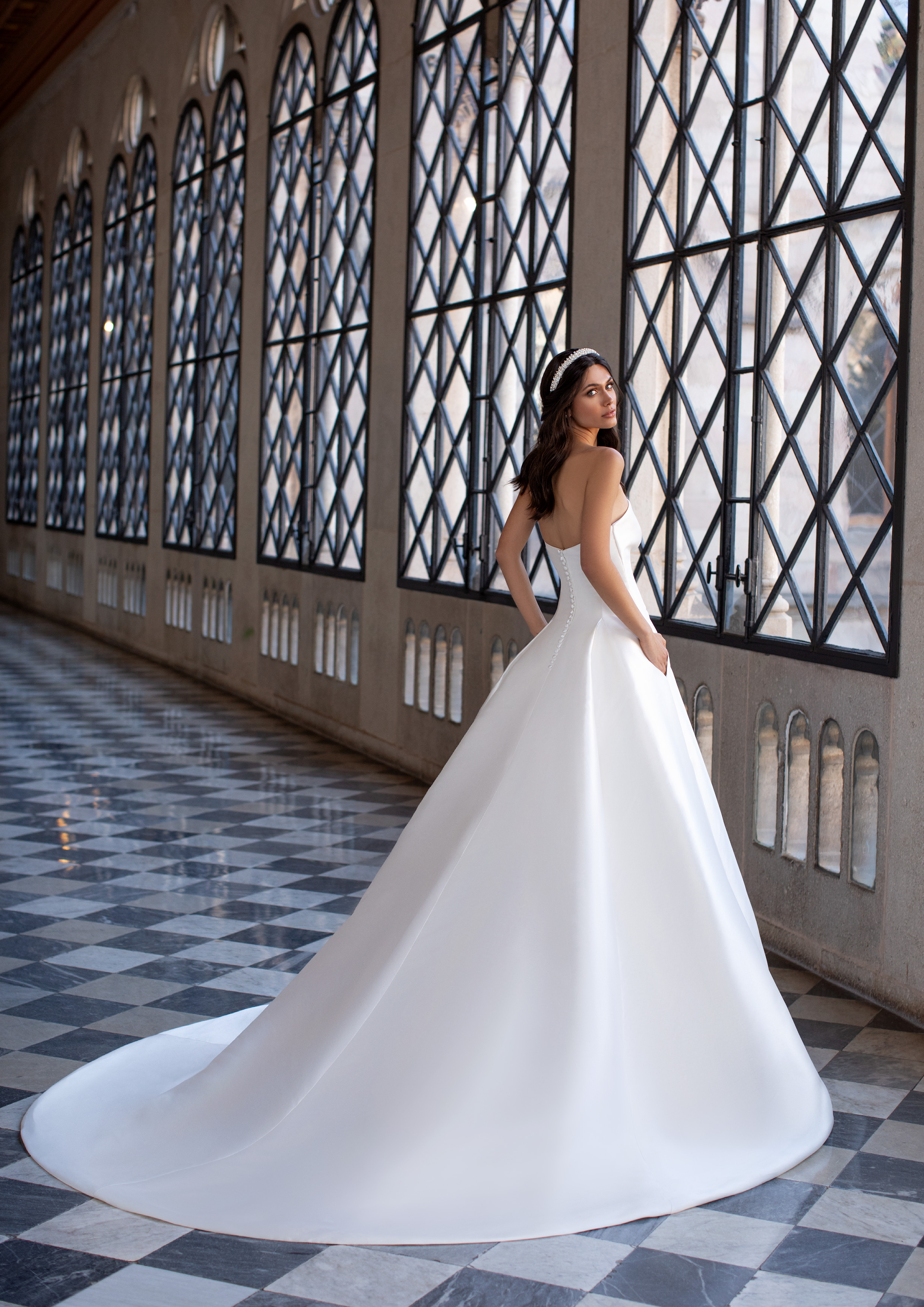 Vestido de noiva modelo Emerson da coleção Pronovias 2021 Cruise Collection