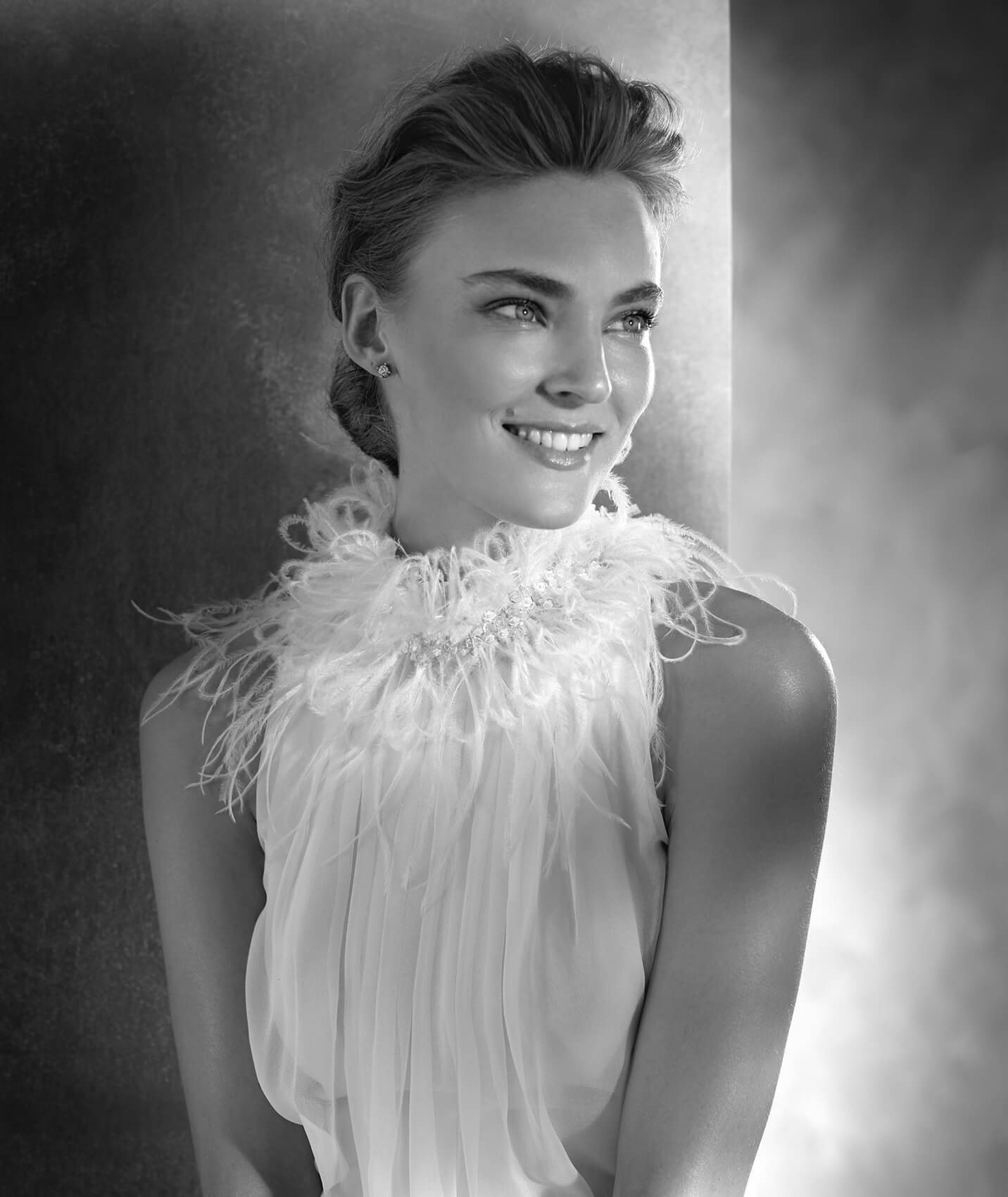 Foto: Pronovias
<a href="http://zankyou.9nl.de/n3ig" target="_blank"> Faça a sua marcação para experimentar o seu vetsido favorito! </a> 