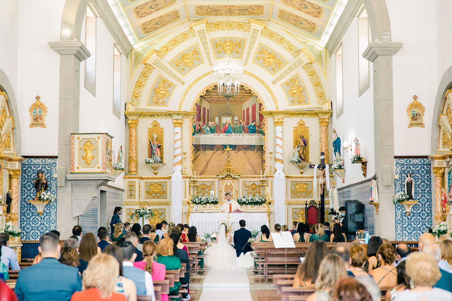 Decoração floral na igreja