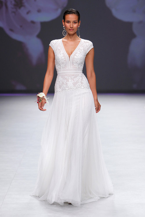 Aire Barcelona. Credits: Valmont Barcelona Bridal Fashion Week