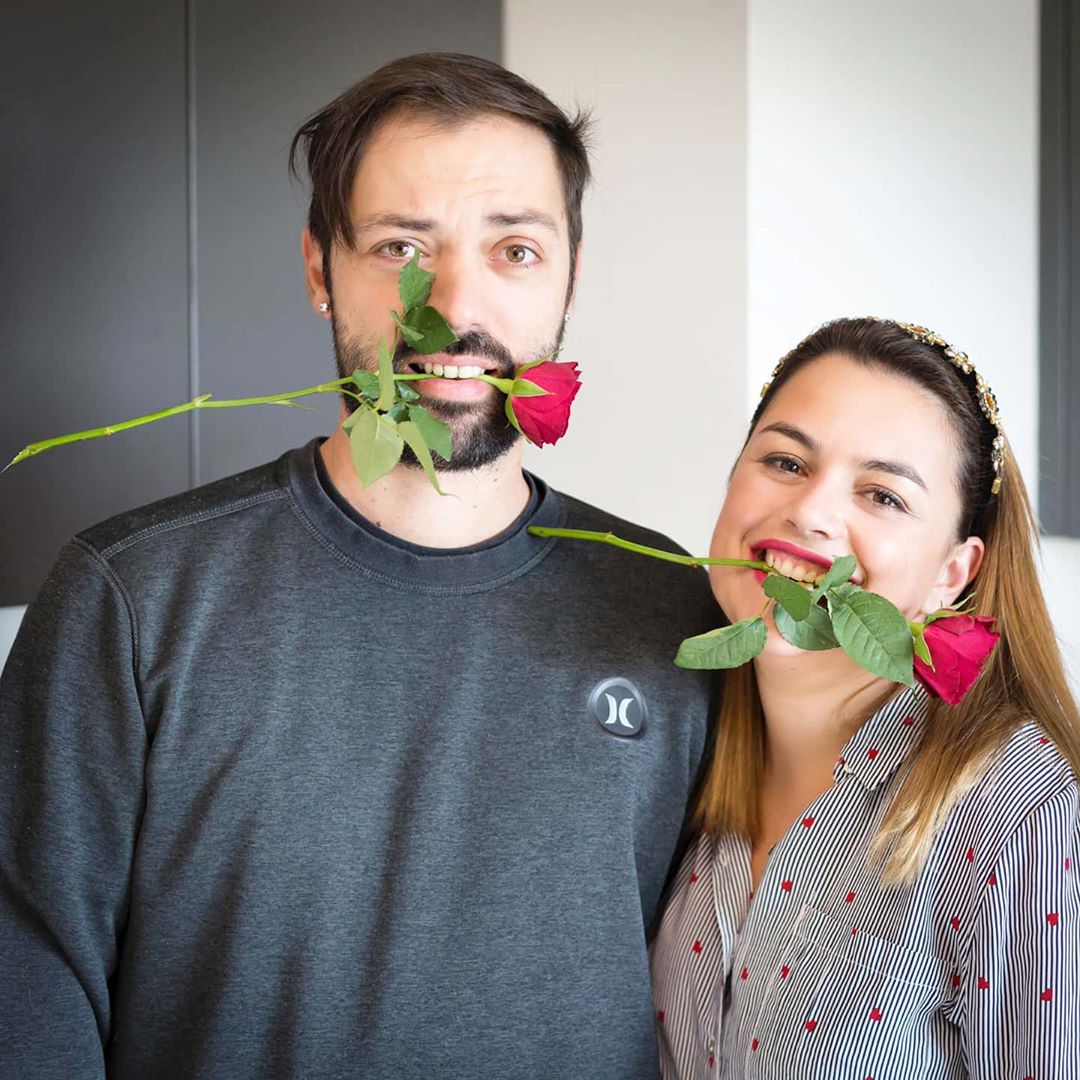 Com o seu já conhecido (bom) humor, Ana Guiomar "obrigou"o seu mais que tudo Diogo Valsassina a posar para este Dia dos Namorados. «Cá em casa é assim: Intensidade, Sensualidade, Igualdade
Como é que achavam que eu não ia obrigar o @diogovalsassina a fazer uma fotografia para postar hoje.» diz em IG @anaguiomar.oficial