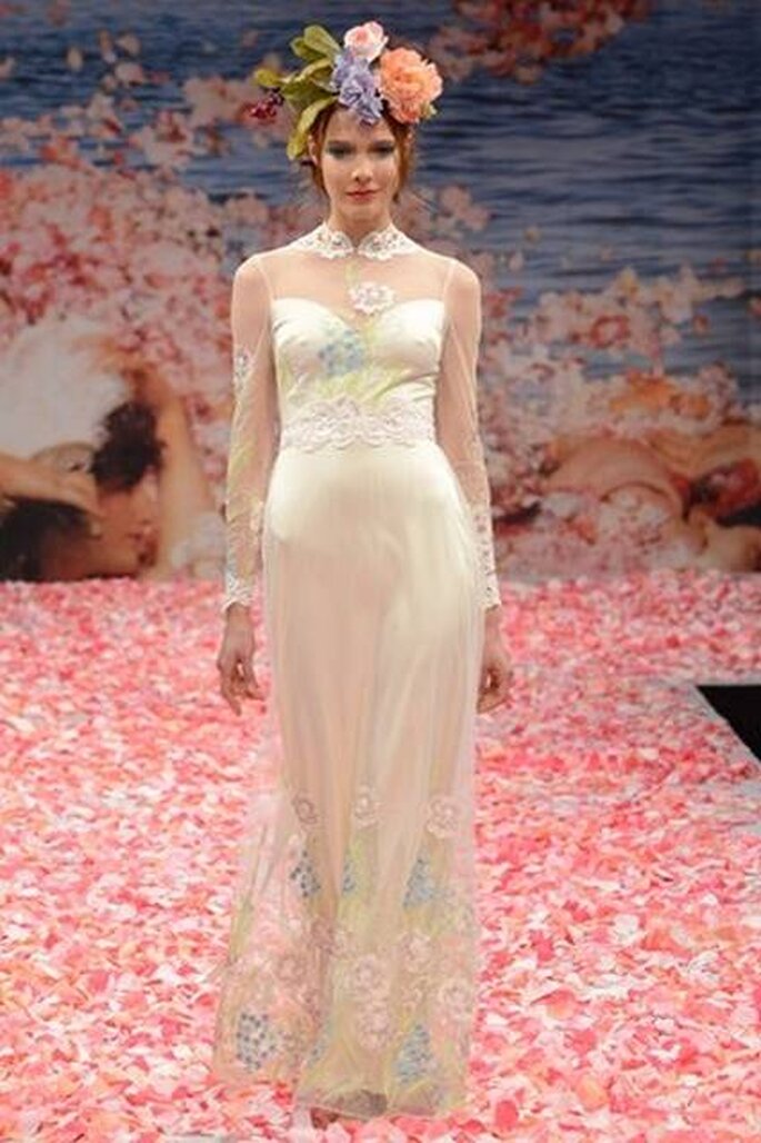 São como fadas num jardim encantado, as noivas by Claire Pettibone. A colecção Outono 2013 traz-nos mais vestidos de noiva delicados e aquele vintage appeal tão característico da estilista.